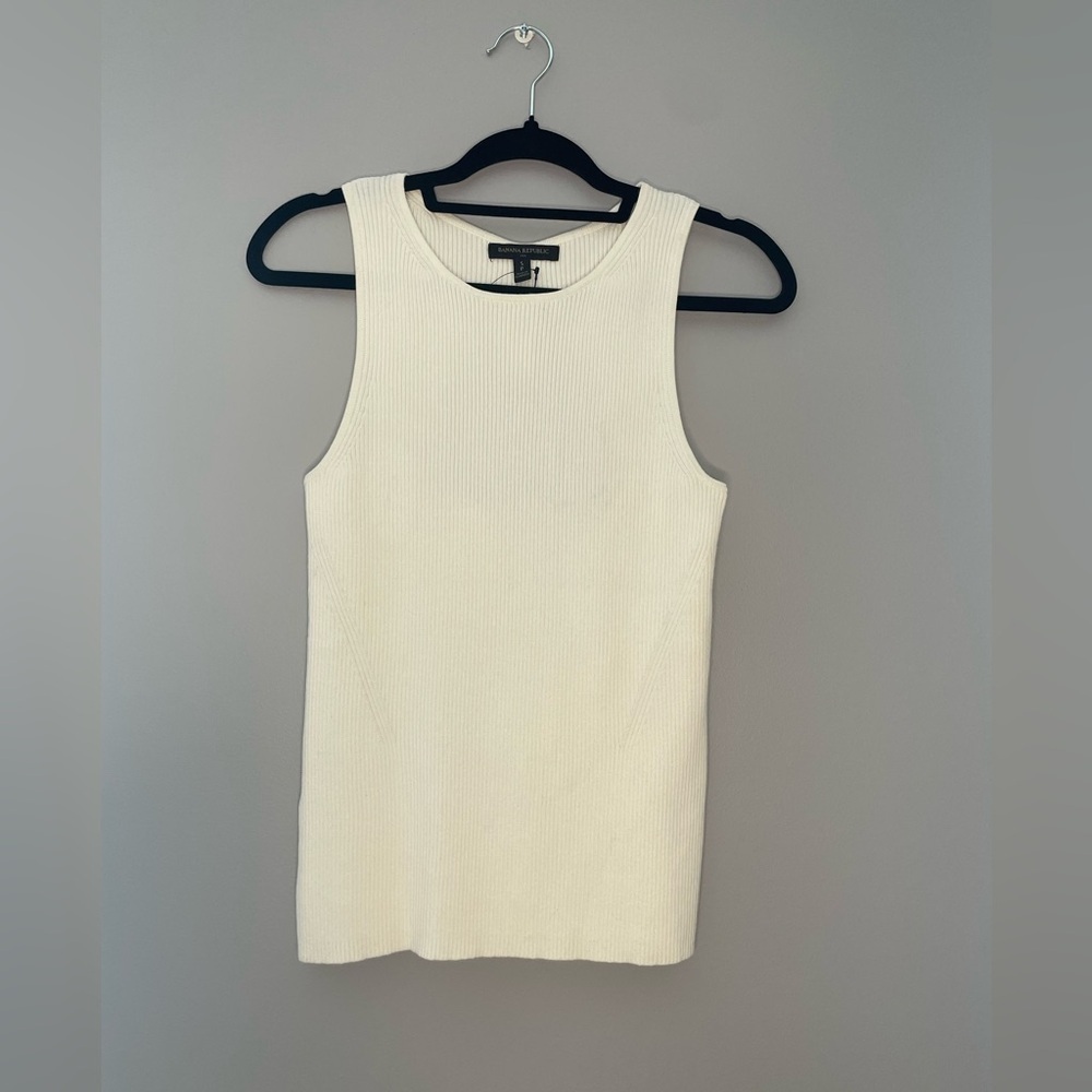 NWT Banana Republic Women’s white/cream coloured top, keyhole back size S